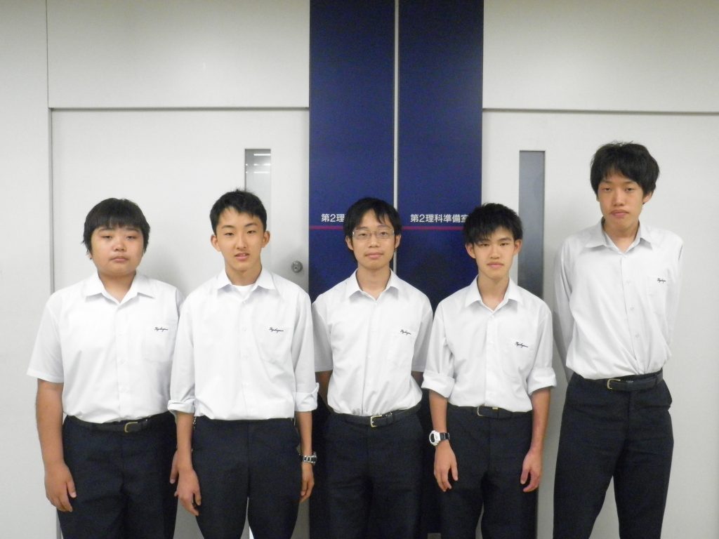 【科学部探訪】努力とチームワーク、役割分担でロボット・サッカーの世界大会に出場