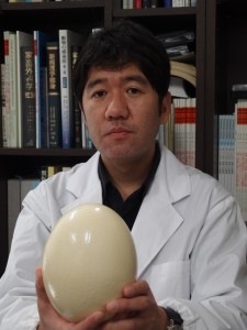 【フロントランナー】世界最大の鳥・ダチョウがつくり出したインフルエンザ・花粉症を撃退する“夢の抗体”