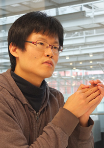 【フロントランナー】右利きのヘビと左巻きのカタツムリ。「右」と「左」から迫る生物進化の謎